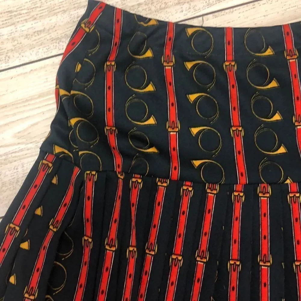 Vintage bridle and horn print Pleated skirt.